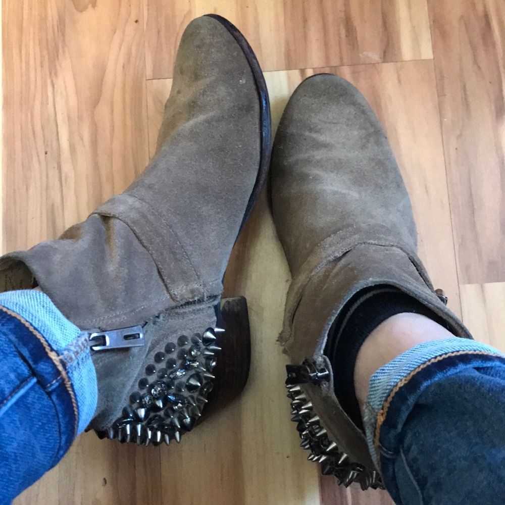 SEARCHING MY SOUL AWAY FOR THESE SHOES