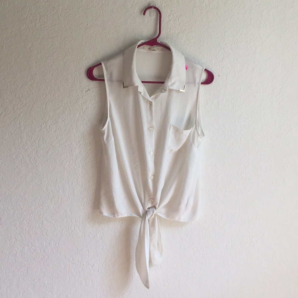 Forever 21 White button down tie blouse!! Tank top