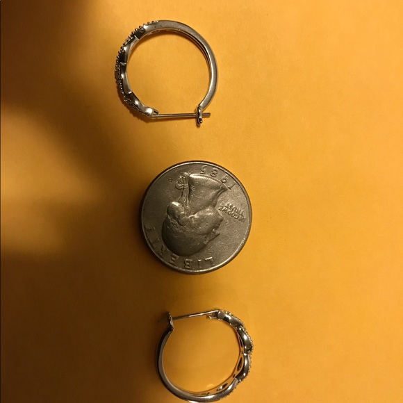 ❤️ DIAMOND HOOP EARRINGS ⭐️ (1 PAIR LEFT) - Picture 5 of 5