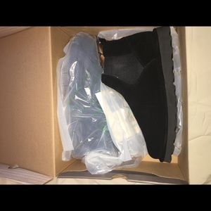 Mens Bearpaw Marcus Chelsea Boot- Black Seude