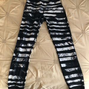 Lululemon crop pants size 4