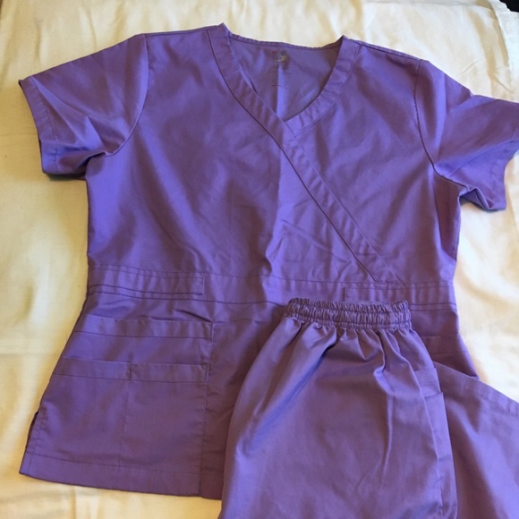 Purple scrub set (top & bottom) size Small - Picture 1 of 1