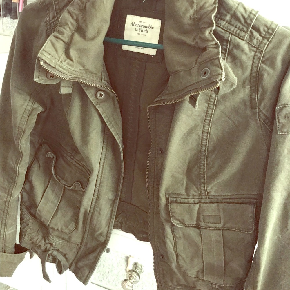 Abercrombie & Fitch cropped Utility jacket