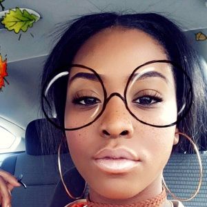 Meet your Posher, Dominique