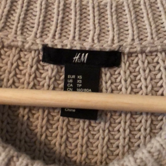 H&M cropped sweater - Picture 2 of 2