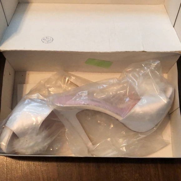 Victoria’s Secret Very sexy Heels - Picture 2 of 4