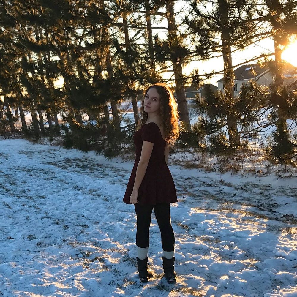 Meet your Posher, Emiliana