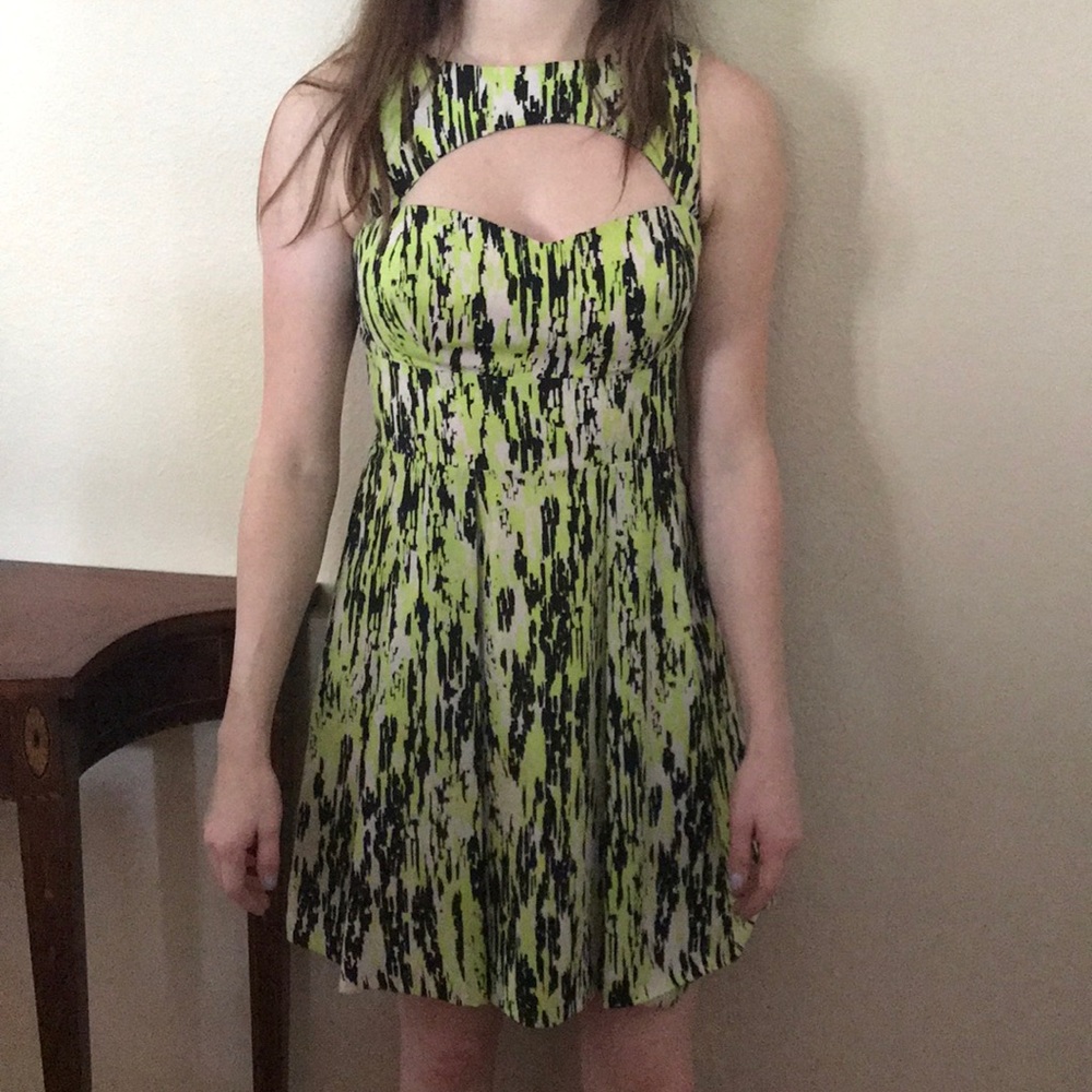 Gorgeous Guess dress 💚