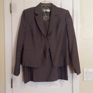Tahari Suit Great Detailing 10