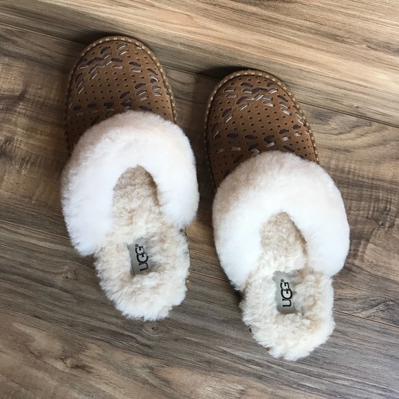 ⬇️$80 🔶New UGG Aira Tehuano Slippers Size 7🔶 - Picture 4 of 8