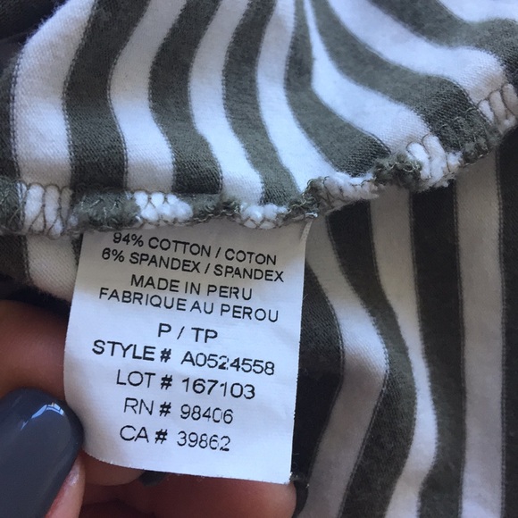 Theory stripe t shirts. - Picture 4 of 4