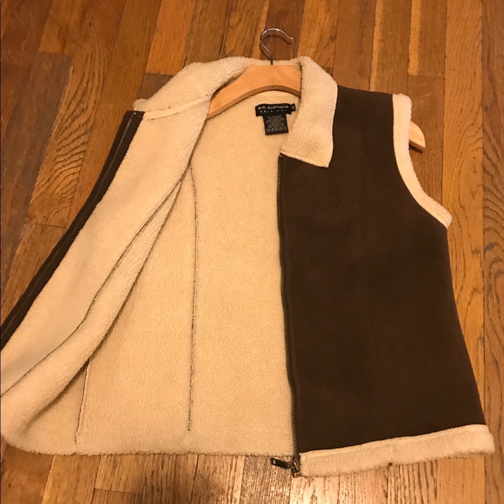 Vest reversible