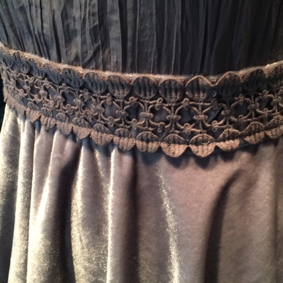SOLD!!   Beautiful grey velvet dress - Picture 3 of 5