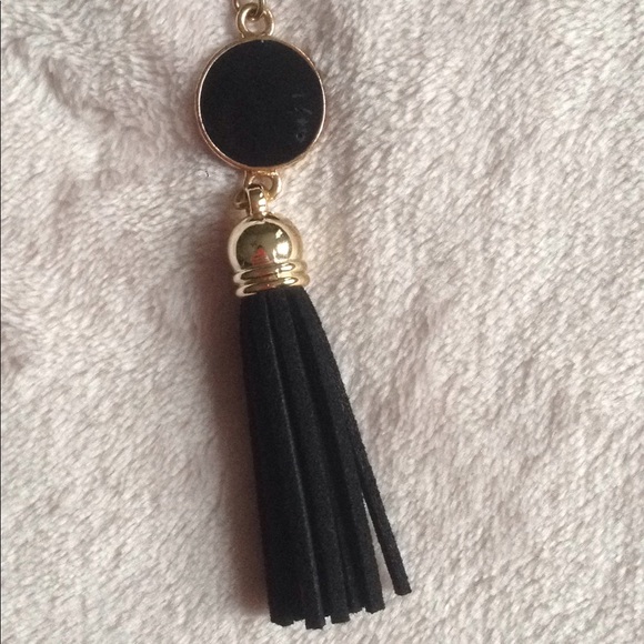 Long 18" Black/gold tassel necklace - Picture 2 of 3