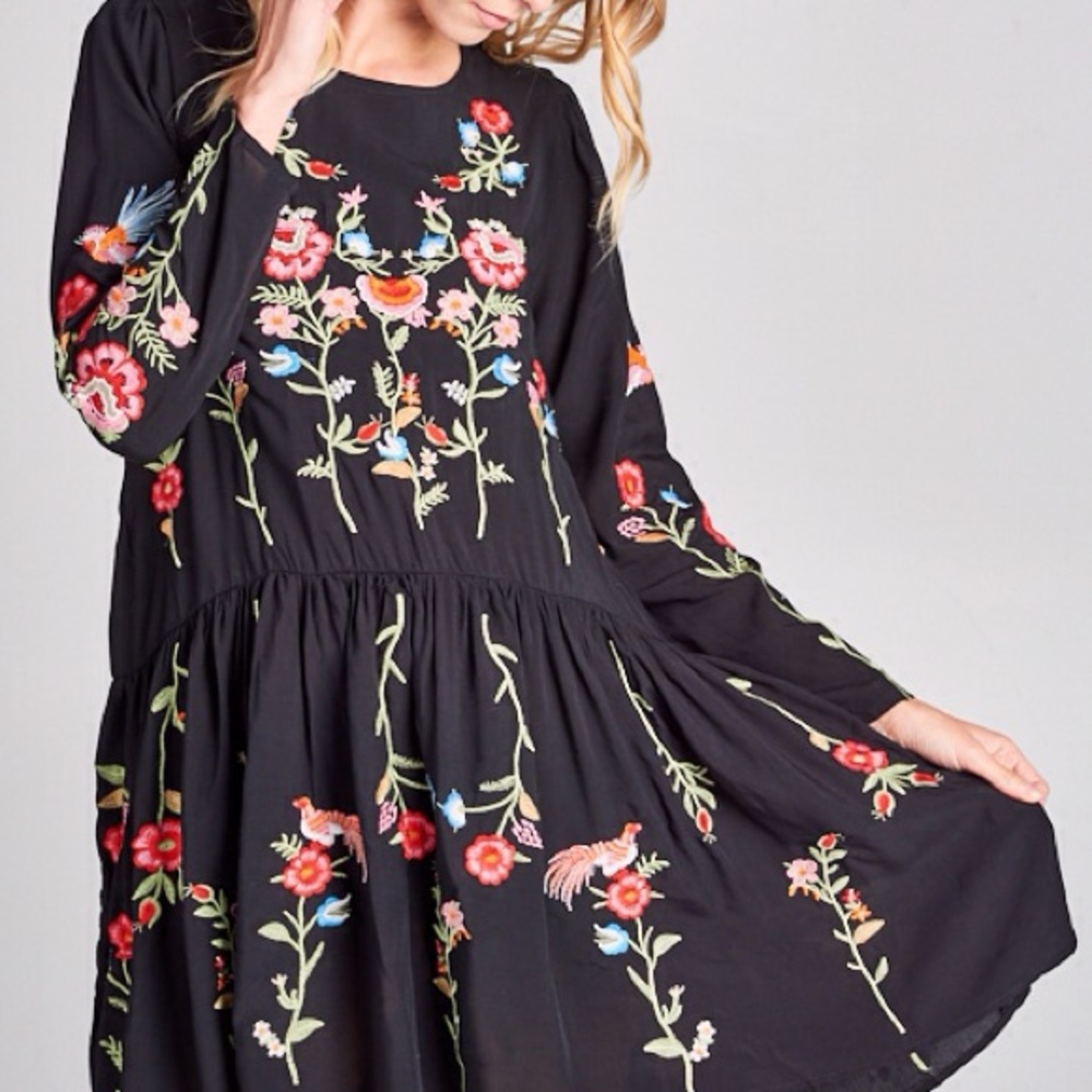 Embroidered Dress (S) - Picture 4 of 6