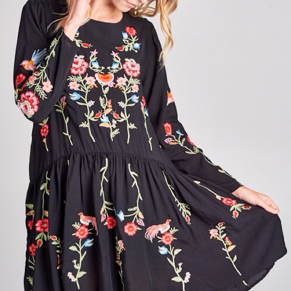 Embroidered Dress (S) - Picture 4 of 6