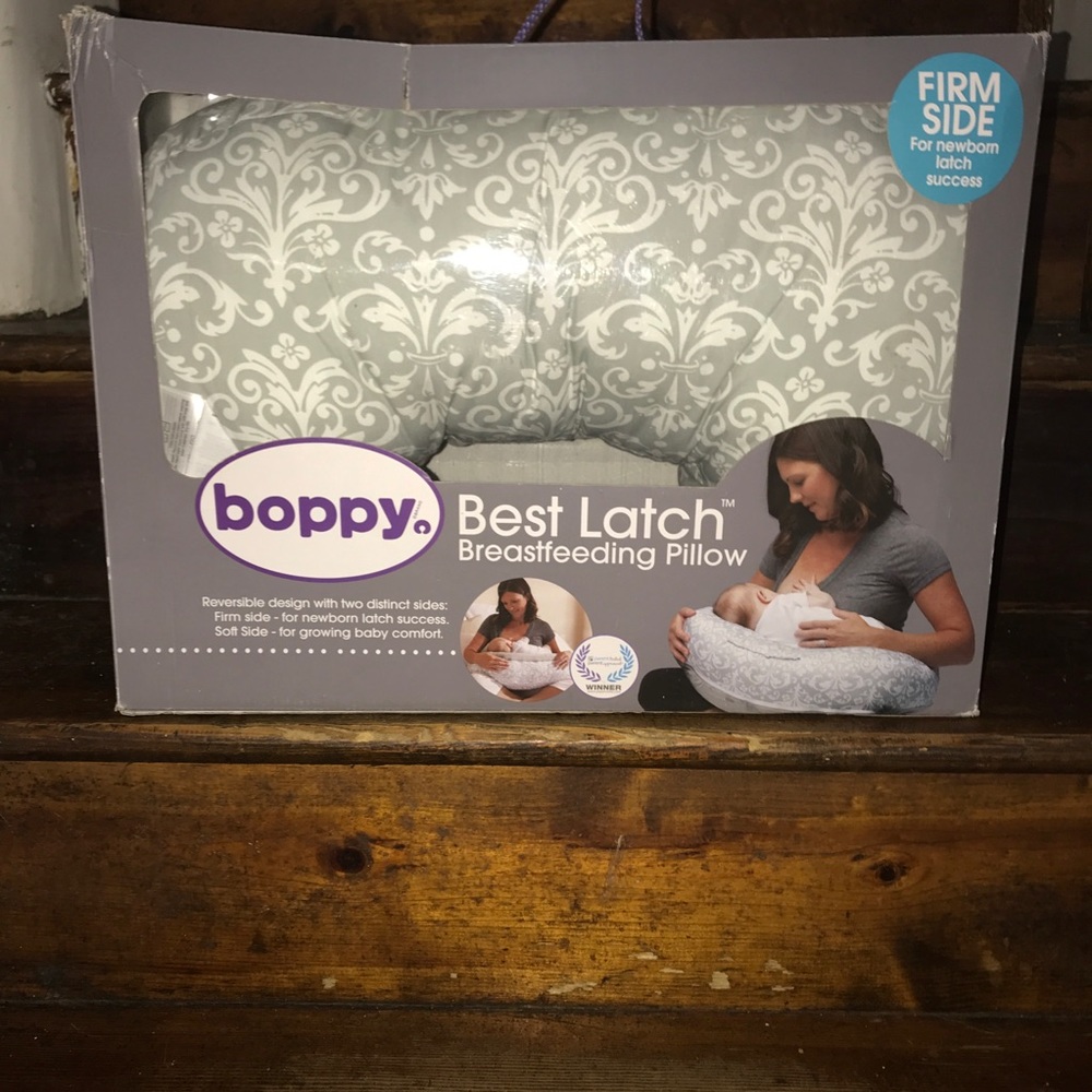 SOLD boppy best latch in kensington gray