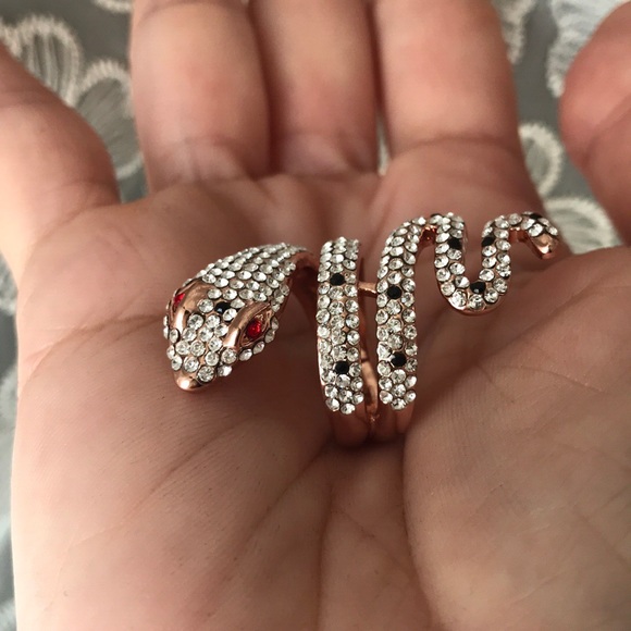 🐍 Wicked Viper Ring - Picture 3 of 5