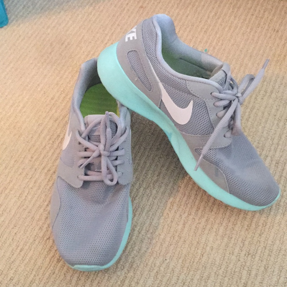 Nike Tennis Shoes