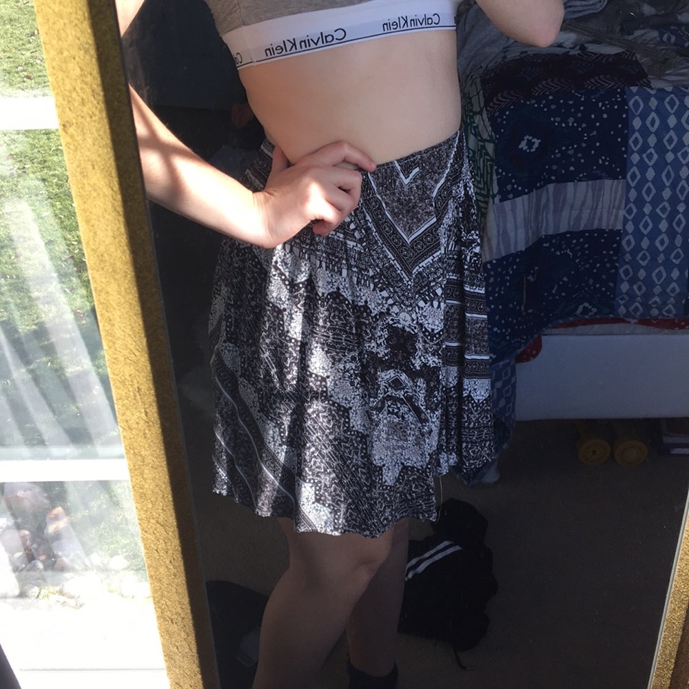 🌸HOST PICK🌸 Abercrombie & Fitch Gray Skirt - Picture 1 of 4