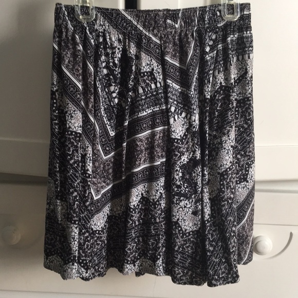 🌸HOST PICK🌸 Abercrombie & Fitch Gray Skirt - Picture 2 of 4