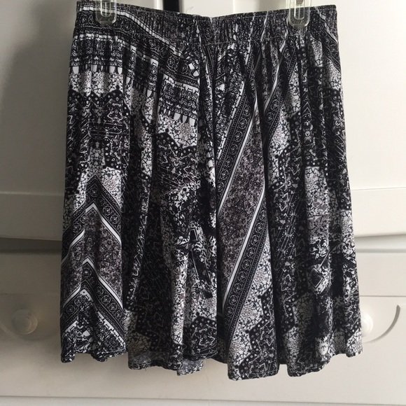 🌸HOST PICK🌸 Abercrombie & Fitch Gray Skirt - Picture 3 of 4
