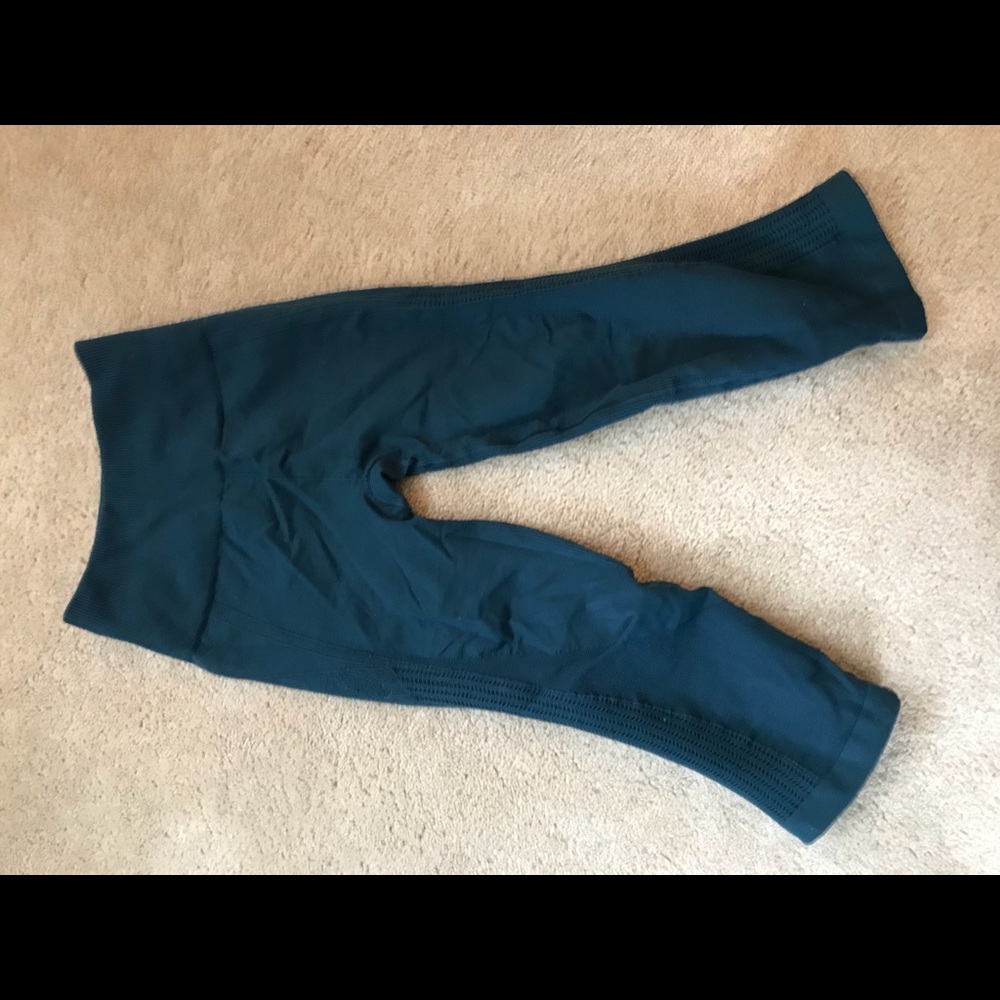 Lulu lemon size 2 cropped Live In leggings