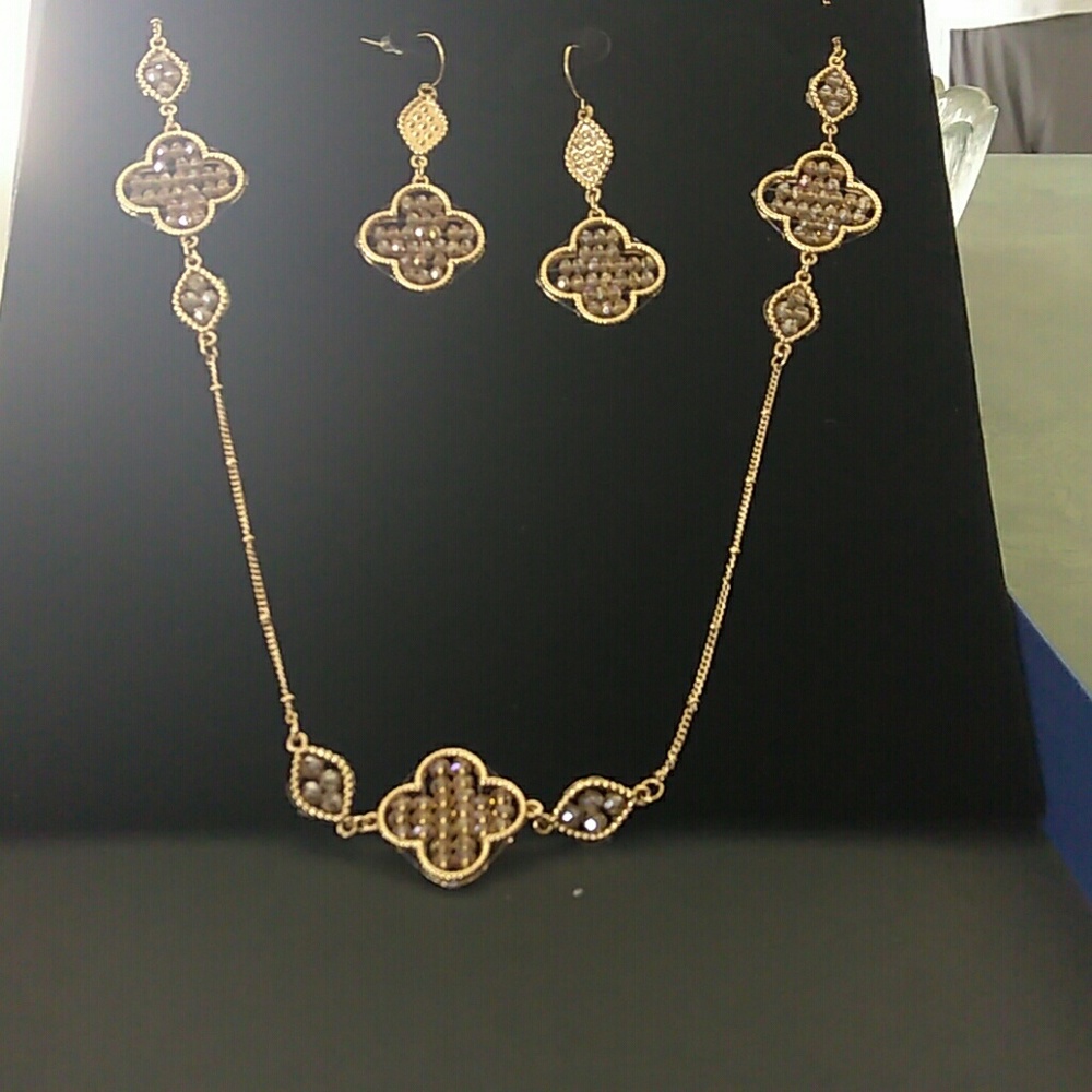 Leslie Earring and necklace set for Marykay
