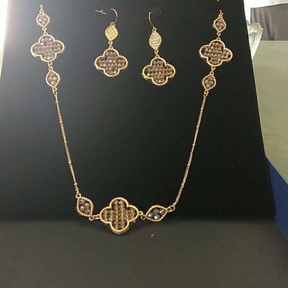 Leslie Earring and necklace set for Marykay - Picture 1 of 1