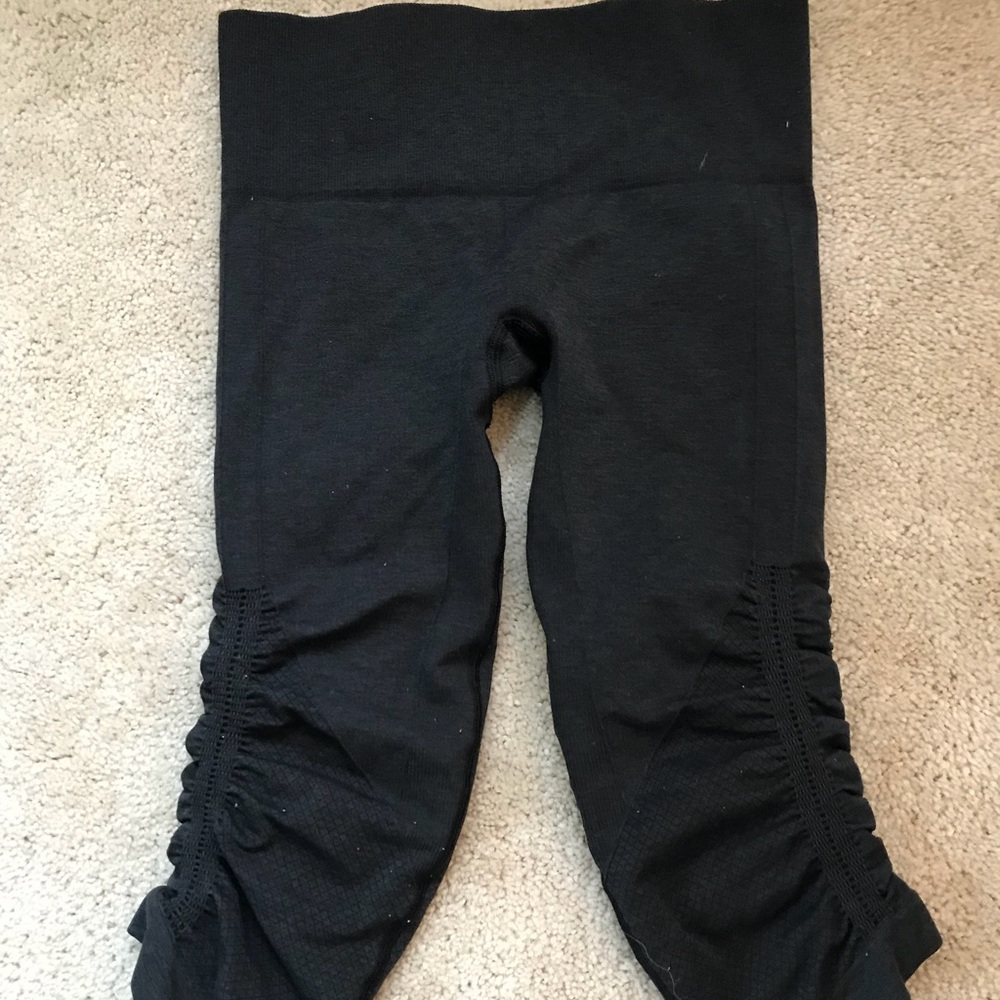 Lululemon size 2 cropped black live in leggings