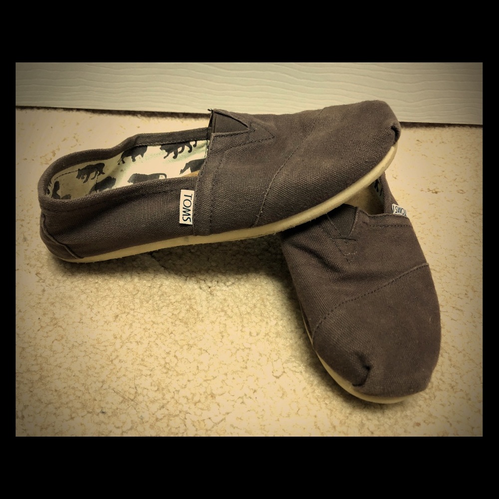 TOMS size 8