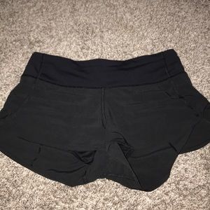 black lululemon shorts