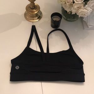 Black lululemon sports bra, 2