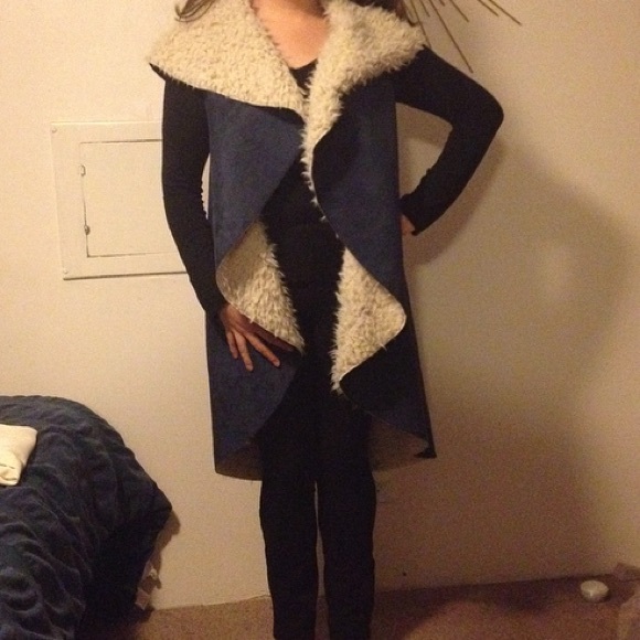 NWOT Faux  Shearling Vest - Picture 4 of 4