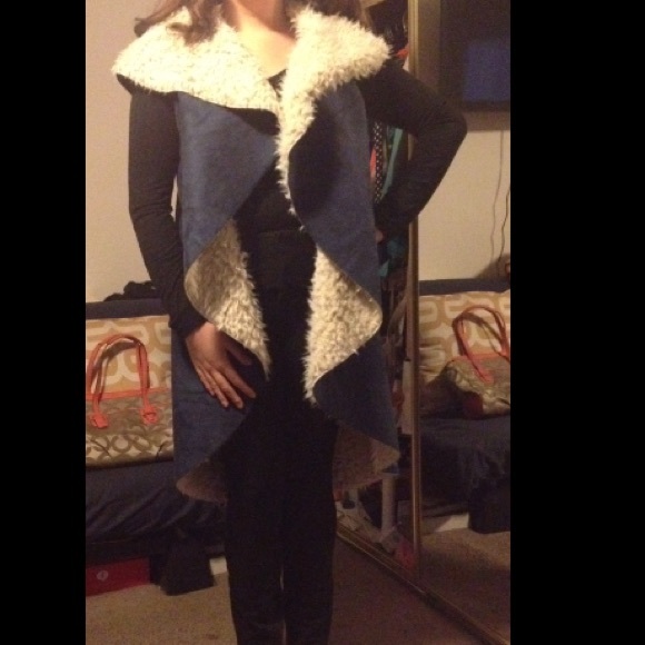 NWOT Faux  Shearling Vest - Picture 3 of 4
