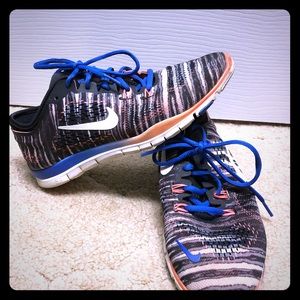 BLACK FRIDAY DEAL! Women’s Nike tennis shoes 7.5US