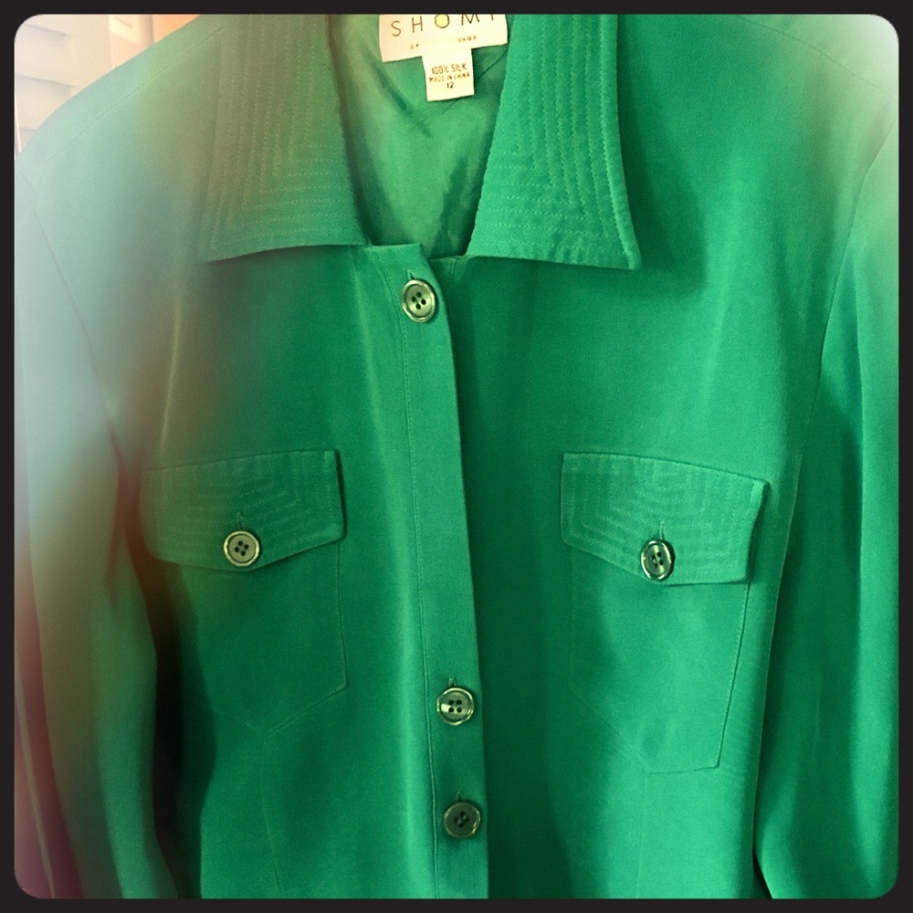 Shomi midriff green jacket. 100% silk So versatile