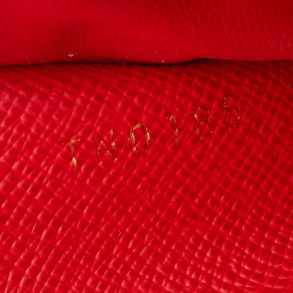 Louis Vuitton Adele Zippered Wallet (131018) - Picture 7 of 7