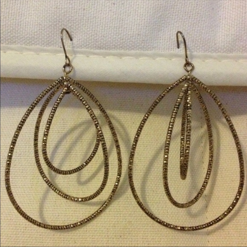 Bronze toned dangling earrings for @beebomb
