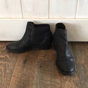 Black Giani Bernini ankle boots size 7
