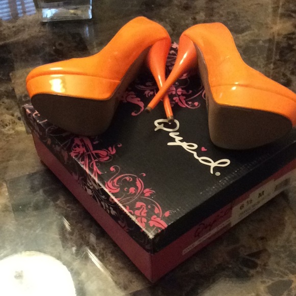 Cupid size 6 1/2 Orange neon women’s Shoes - Picture 3 of 7