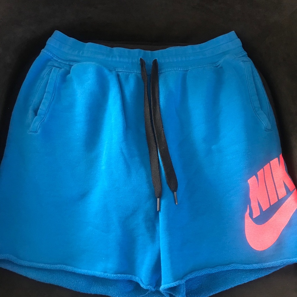 🏋🏼‍♀️ Men’s Nike shorts! XL.