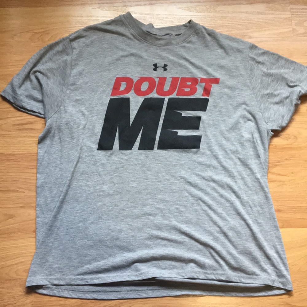 MENS UNDER ARMOUR GRAPHIC TEE SIZE LARGE