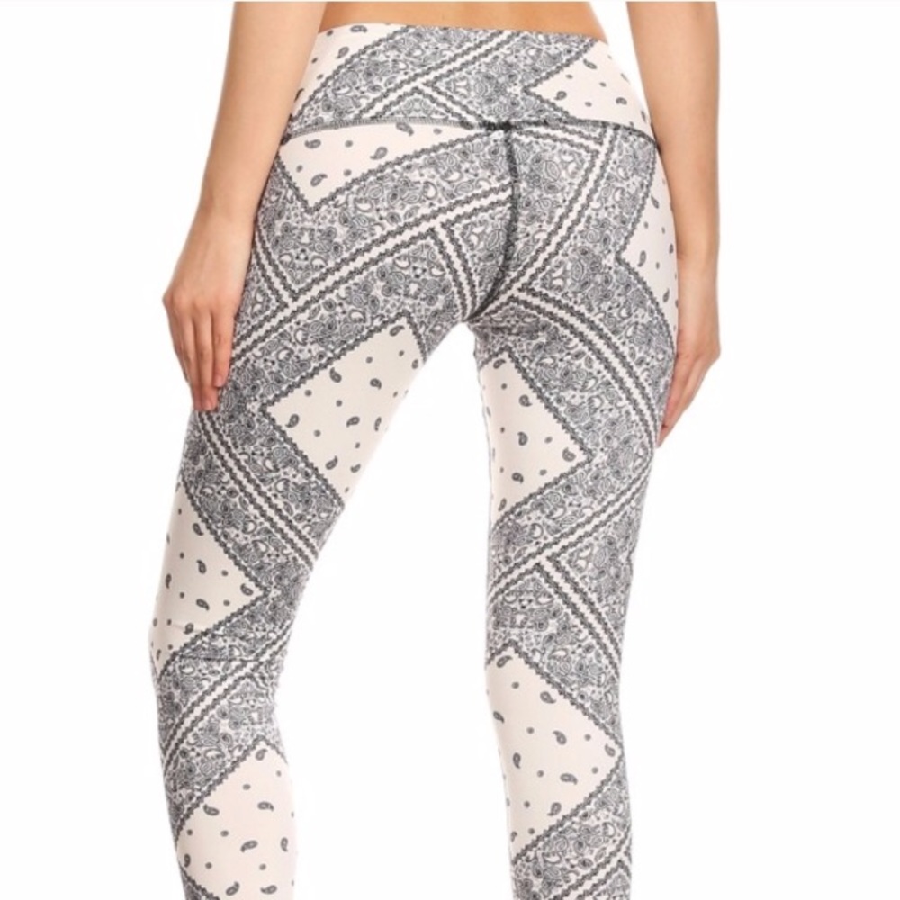Boho High-Waisted Leggings - Picture 3 of 4
