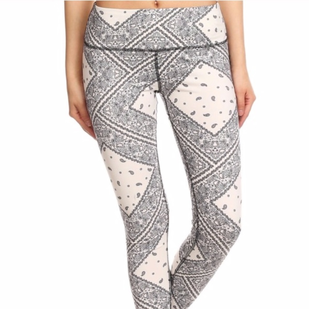 Boho High-Waisted Leggings - Picture 2 of 4