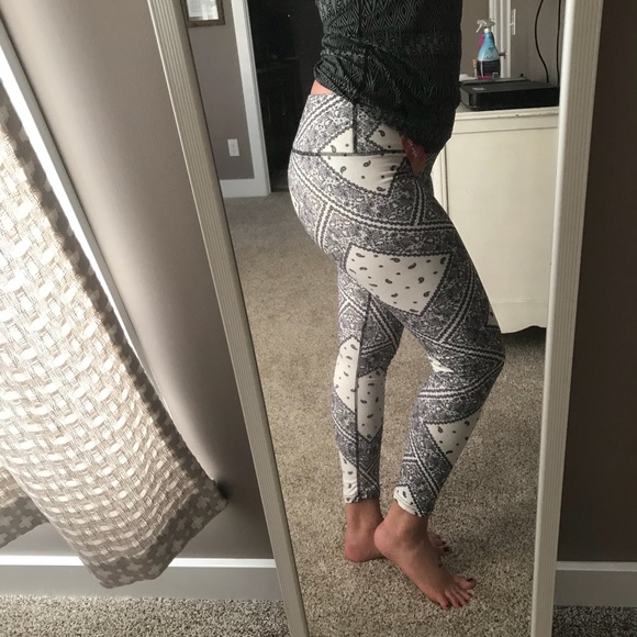 Boho High-Waisted Leggings - Picture 4 of 4
