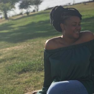 Meet your Posher, Alexis