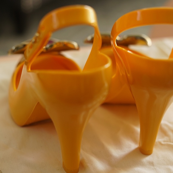 Vivienne Westwood for Melissa Red Heart - Picture 2 of 8