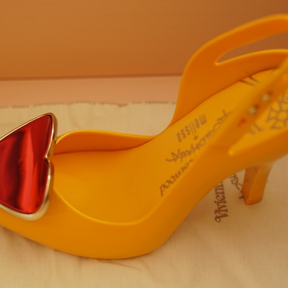 Vivienne Westwood for Melissa Red Heart - Picture 7 of 8