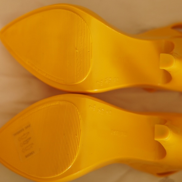 Vivienne Westwood for Melissa Red Heart - Picture 3 of 8